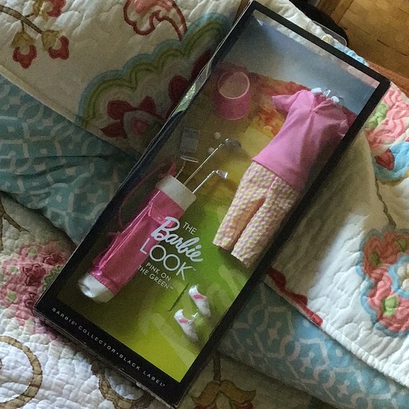Barbie Collector Black Label outfit, “Barbie LOOK, Pink on the Green” New in Box - Picture 3 of 4